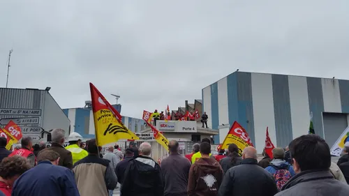 Environ 700 personnes à Saint-Nazaire contre la loi travail
