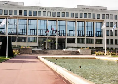Saint-Nazaire : l'Hôtel de Ville envahi, le maire porte plainte