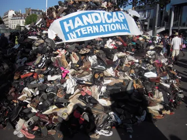 Nantes : pyramide de chaussures le 24 septembre