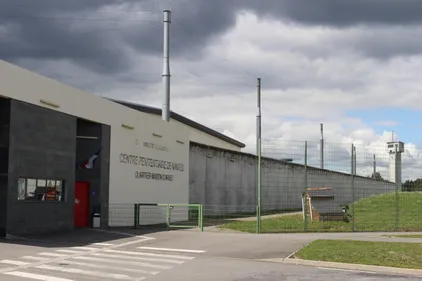 Nantes : une voiture fonce dans le portail de la prison
