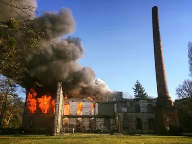 Cugand : les locaux du festival Hellfest ravagés par les flammes