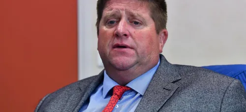 8 personnes jugées pour menaces à l'encontre du patron des...