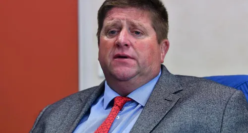 8 personnes condamnées pour avoir menacés de mort Willy Shraen, le...