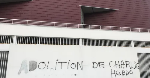 Un tag contre Charlie Hebo découvert sur le pôle Marine de Dunkerque
