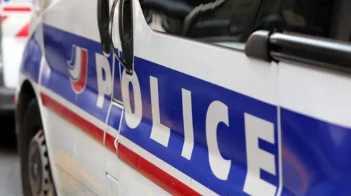 Marck : un véhicule de police percuté sur l'A16, deux agents blessés