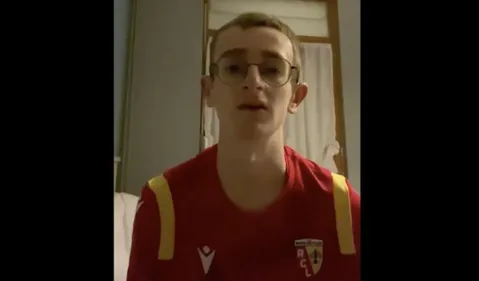 Vague de soutien pour un jeune supporter du RC Lens, victime de...