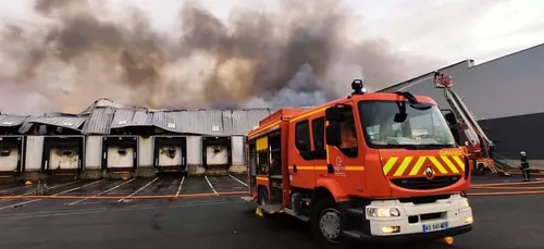 Bailleul : L'entreprise Caillot ravagée par un incendie ce matin