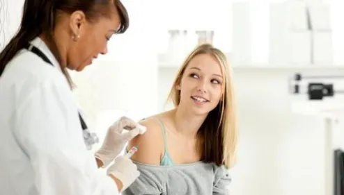 Covid-19 : les adolescents de plus de 12 ans pourront se faire...