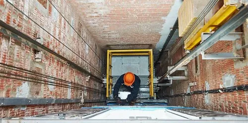 Calais : un ouvrier victime d'une chute dans un ascenseur