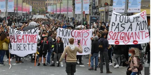 Calais et Lille : des manifestations contre l'extension du pass...
