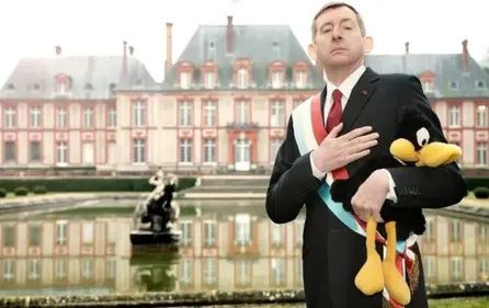 Le président du Groland a désormais sa statue à Lens