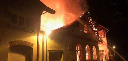 Lens: Le cri de colère des parents après l'incendie de l'école Jean...