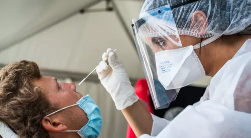 Jean Castex annonce la fin du remboursement des tests Covid pour le...