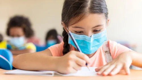 Vers la fin du masque à l'école et des jauges dans les...