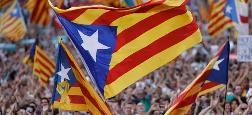 Le Parlement catalan proclame l'indépendance