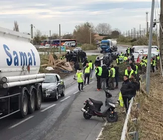 Gilets jaunes : le point au quatrième jour de blocages
