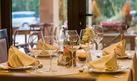 Coronavirus : coup dur pour les hôtels, les bars et les restaurants...