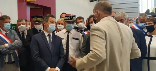 Gérald Darmanin en visite à la base de Nîmes-Garons