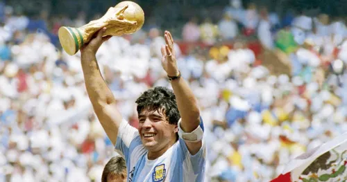 Diego Maradona, l'adieu au plus grand joueur de tous les temps