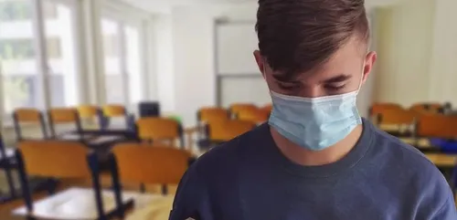 Protocole sanitaire renforcé dans les écoles, collèges et lycées ce...