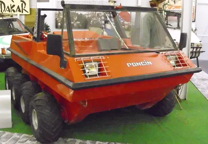 Premier rassemblement de véhicules Poncin à Saint-Pierre-à-Arnes