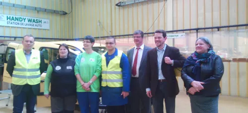 Les véhicules de la Poste des Ardennes confiés à Handywash.