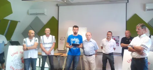 Un chèque record pour l'opération "Une Rose, un Espoir"