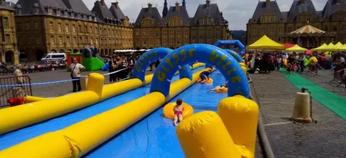 Le toboggan aquatique géant est de retour à Charleville