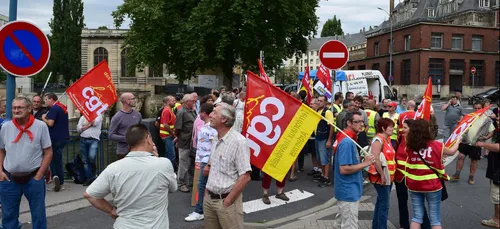 Deux manifestations devant la Préfecture des Ardennes