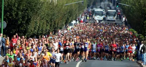 Une arrivée sur la Place Ducale pour le 98e Sedan-Charleville