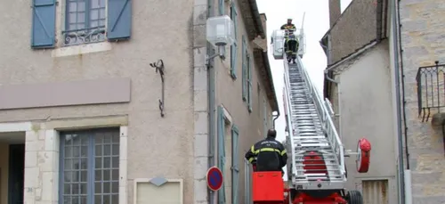 2 ouvriers coincés dans une nacelle à Laval-Morency.