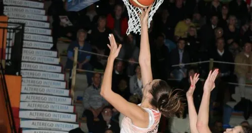 Basket Eurocup : les Flammes Carolos s'imposent.