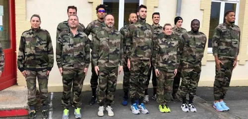 Entrainement militaire pour les joueurs de l'Etoile de Charleville