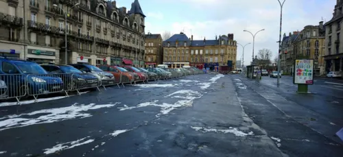 Les travaux commencent à l'hôtel de ville de Charleville-Mézières.
