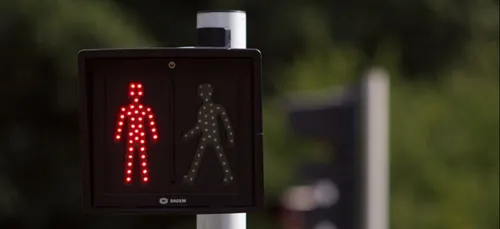 Vivier-au-Court : un piéton traverse au rouge et se fait renverser