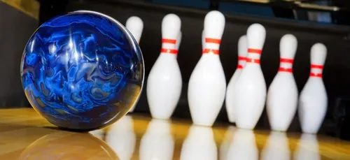 Une journée de championnat de France de bowling féminin dans les...