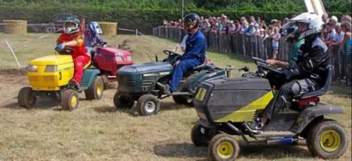 Les 24h tracteurs tondeuses se disputent à Yvernaumont ce week-end !