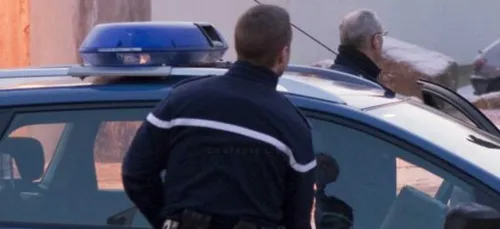 Donchery : un capot de voiture s'envole sur l'autoroute.