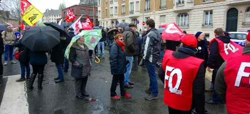 Charleville : manifestation pour la défense du service public