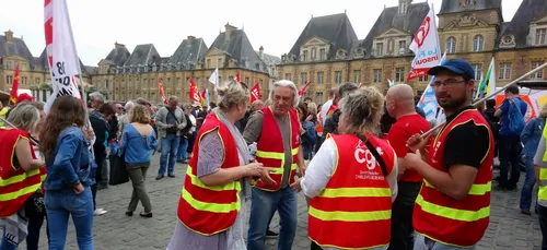 Charleville : 400 manifestants pour la défense du service public