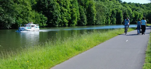 Vacances dans les Ardennes : la Voie Verte vous ouvre les bras.