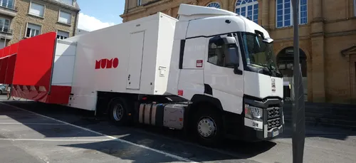 Charleville : une expo d'art contemporain dans un camion