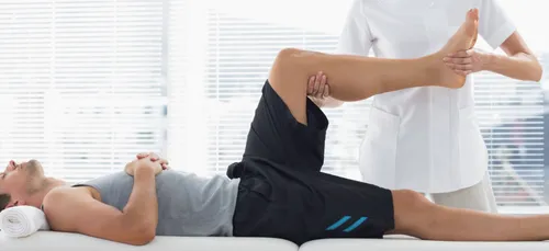 ELLE UTILISAIT DU PAPIER DE VERRE POUR ENLEVER LES CICATRICES DE...