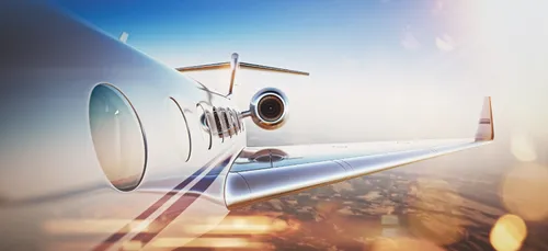 IL CONFOND LA PORTE DE L'AVION AVEC CELLE DES TOILETTES !