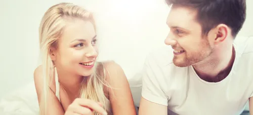 QUELLES SONT LES PHRASES LES PLUS APPRÉCIÉES PAR LES HOMMES AU LIT ?