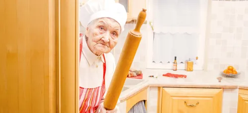 UNE MAMIE SIGNE UN CDI !