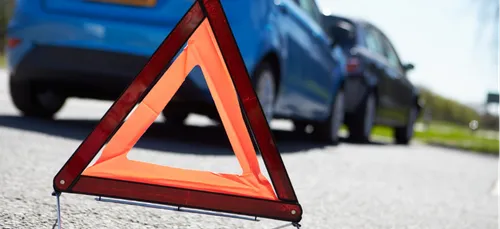 Accident entre un camion benne et une voiture à Mon Idée