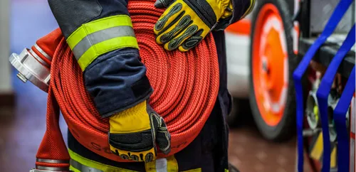 Un incendie ravage un bâtiment agricole à Sévigny-la-Forêt