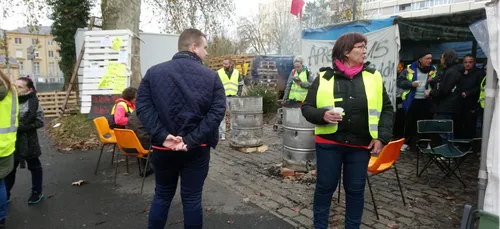 Charleville : il attaque les gilets jaunes avec une hache