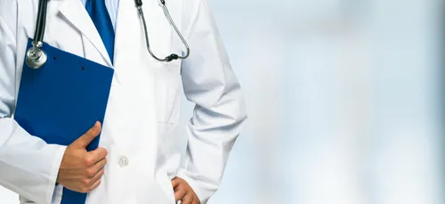 IL PENSE POUVOIR SOIGNER SON MAL DE DOS AVEC DES INJECTIONS TRÈS...